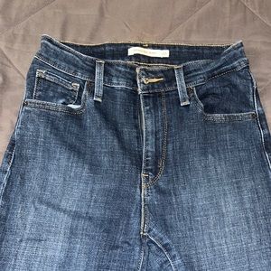 Dark blue Levi’s jeans